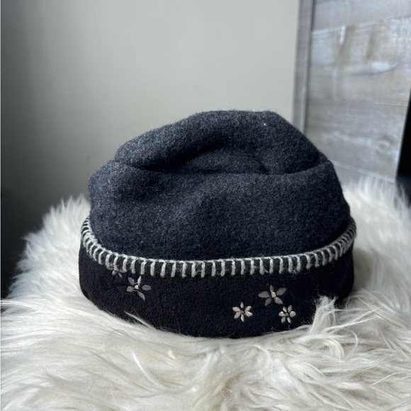 Woolrich vintage wool blend grey floral winter hat - Picture 1 of 4